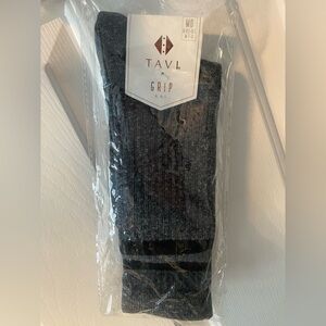 Tavi Noir Women's Medium Charcoal Mid-Calf Pilates Grip Socks, New